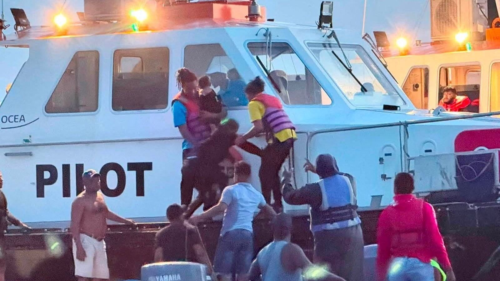 Naufrágio de navio na Indonésia deixa 129 desaparecidos e seis mortos
