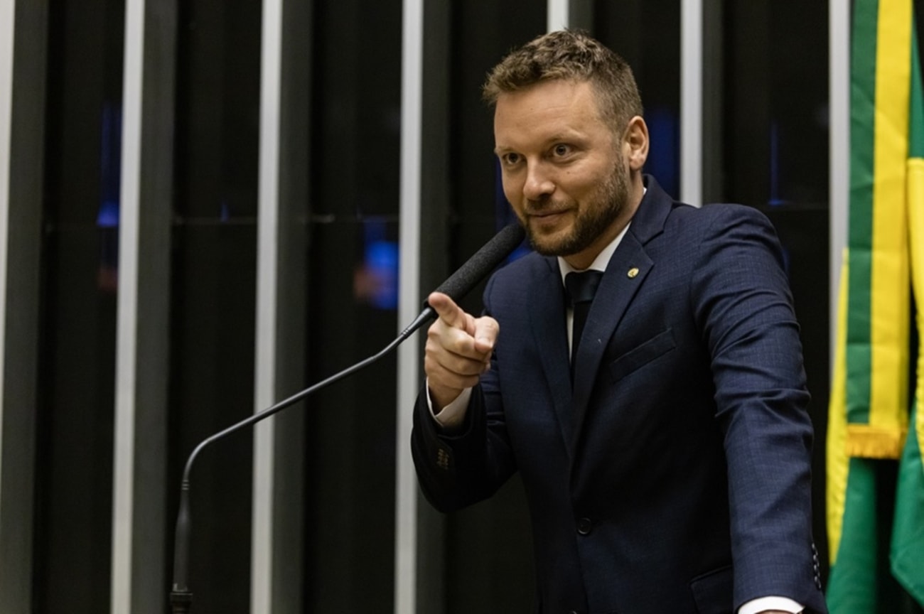 Votação da PEC 6x1 é suspensa após deputado do PL pedir vista