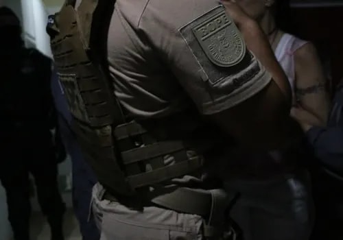 Polícia liberta seis reféns e prende cinco faccionados em Salvador