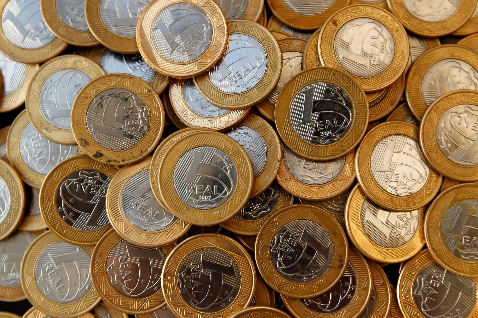 Taxas dos DIs fecham em baixa após dados fracos de emprego nos EUA