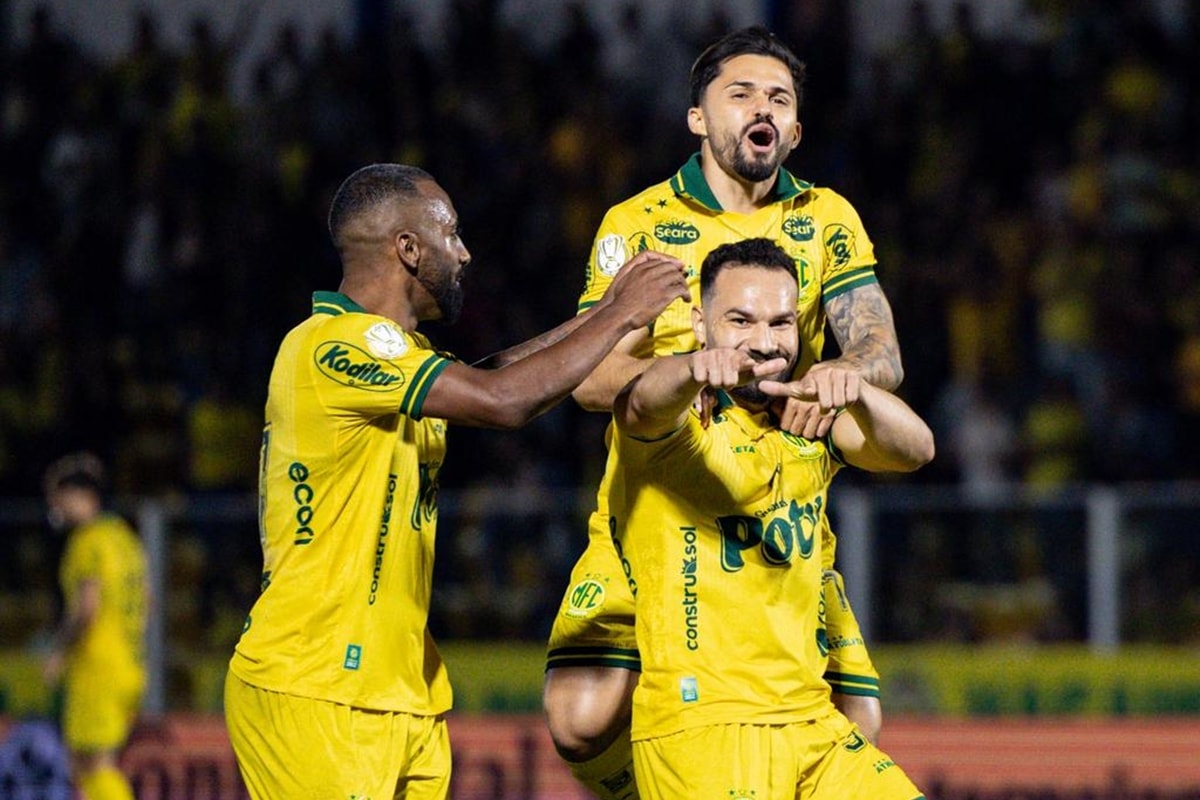 Mirassol vence Bragantino por 2 x 1 e vai às oitavas da Copa do Brasil
