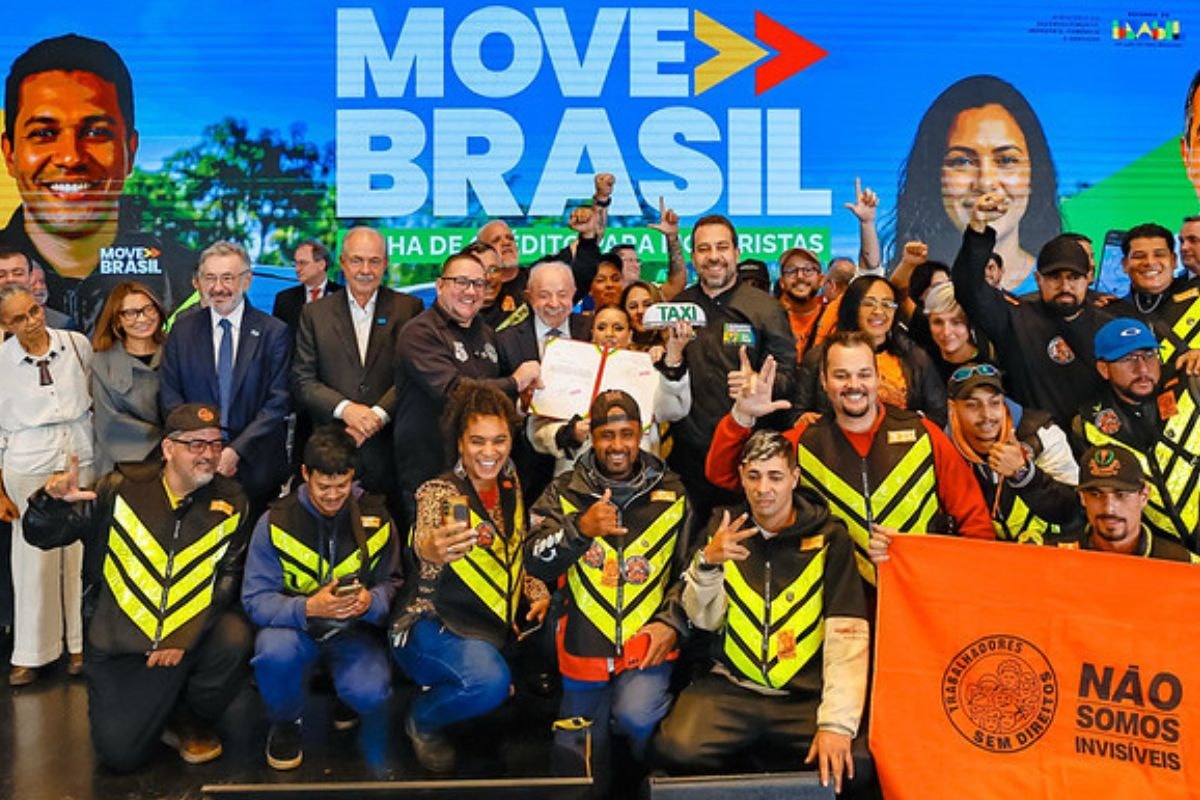 Governo Lula cria comitê para monitorar ações a trabalhadores de app