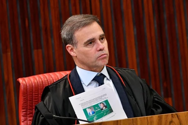 Mendonça e ministro da Justiça se reúnem para discutir relação com PF