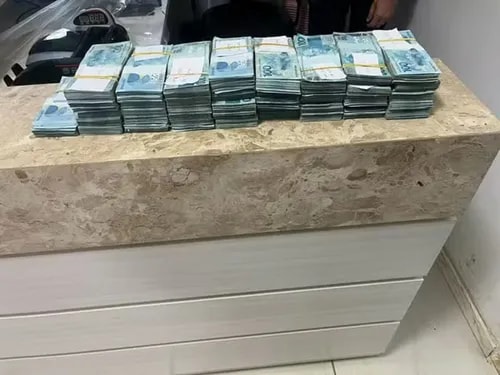 Mais de R$ 1,3 milhão em dinheiro é encontrado em carro na Bahia