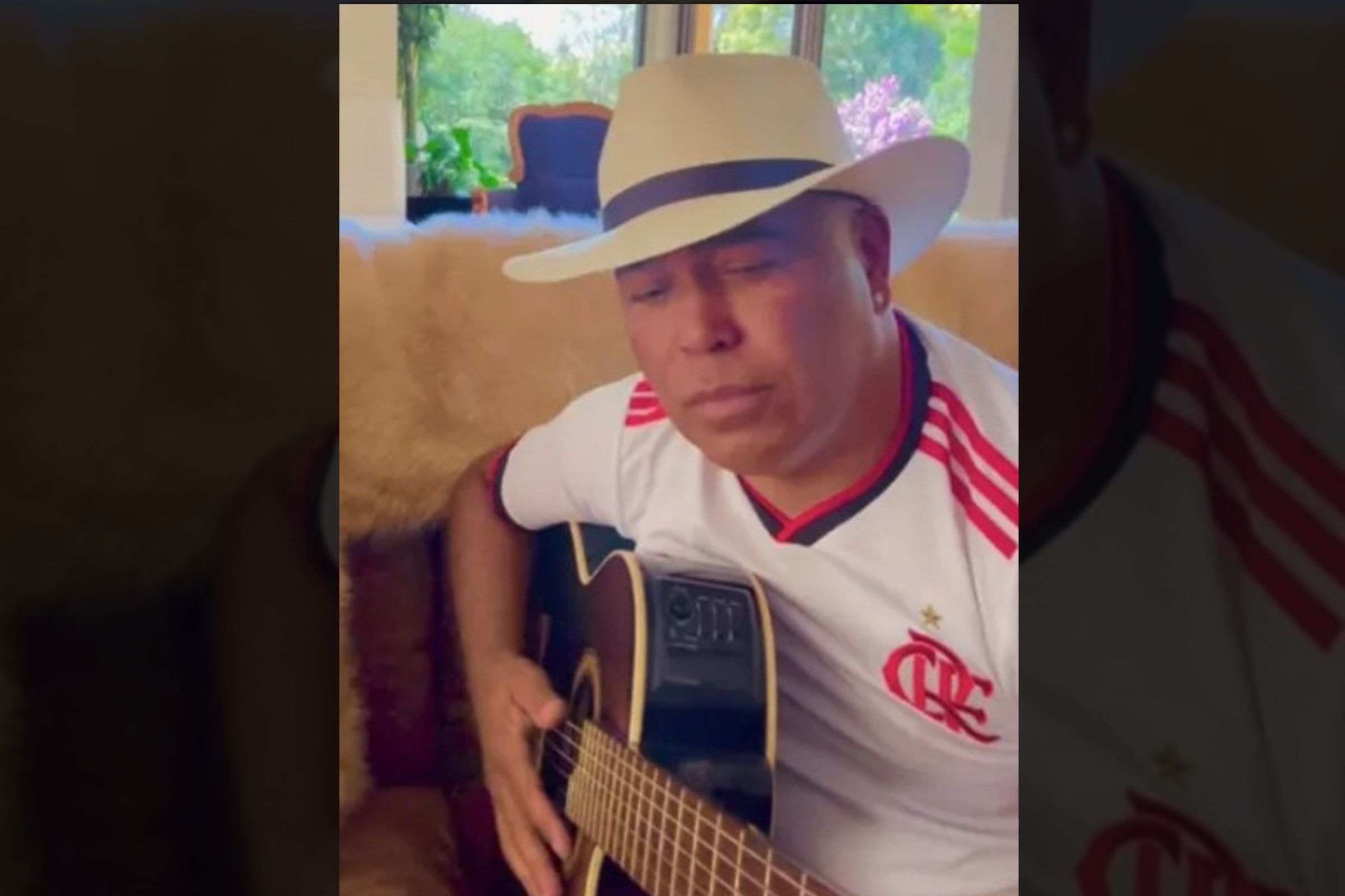 Flamengo homenageia cantor Rick Sollo, torcedor declarado do clube