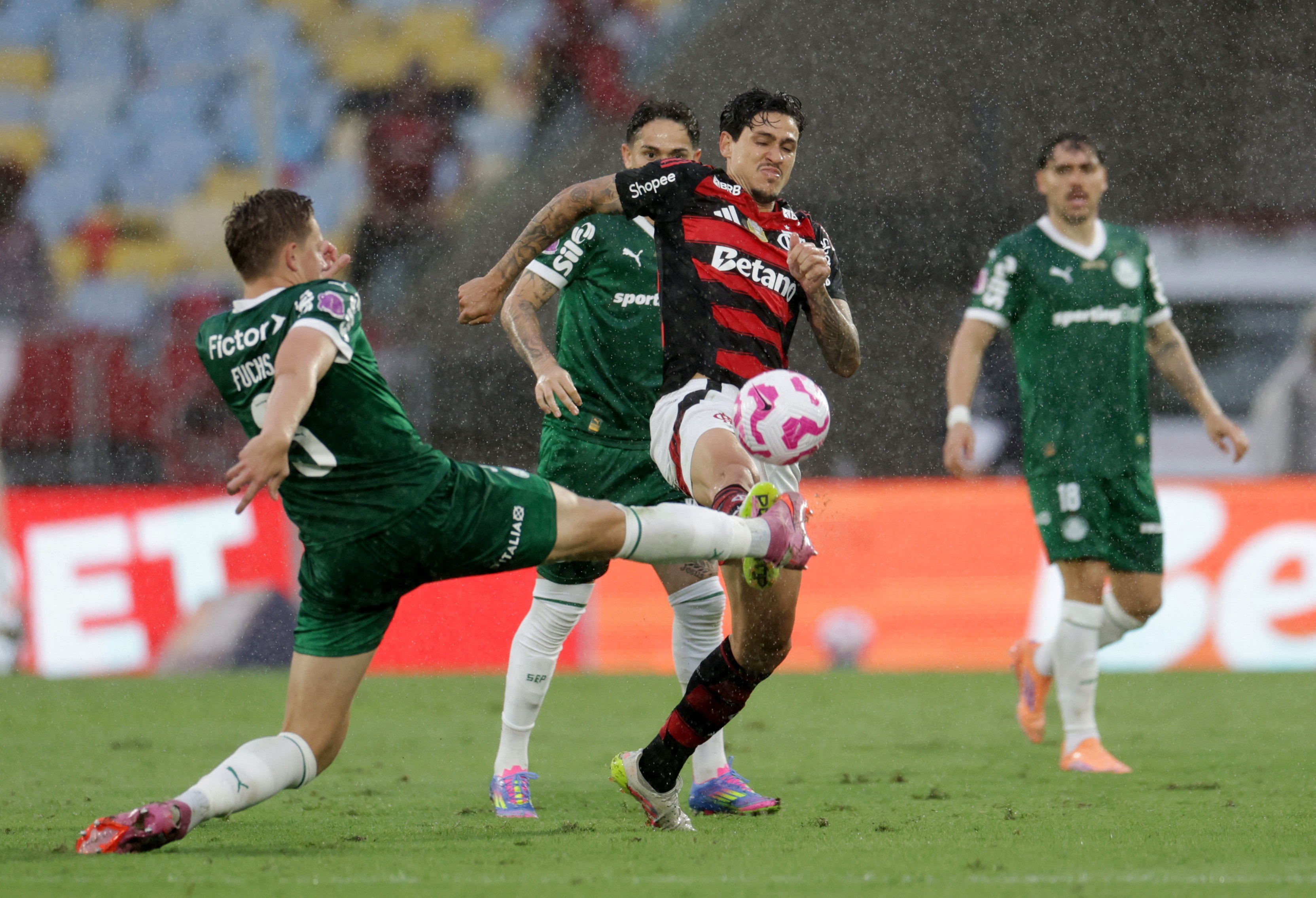 Flamengo e Palmeiras fazem neste sábado “maior clássico econômico” do continente