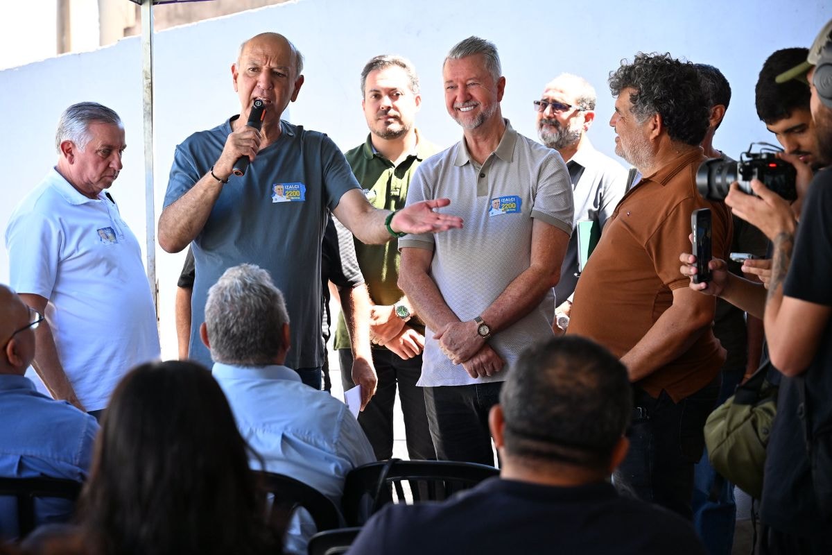 Arruda defende descentralização de prédios públicos