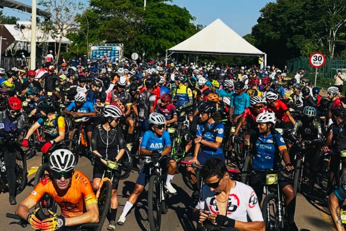 Mulher cai de bike em competição de 80 km no DF e é resgatada inconsciente