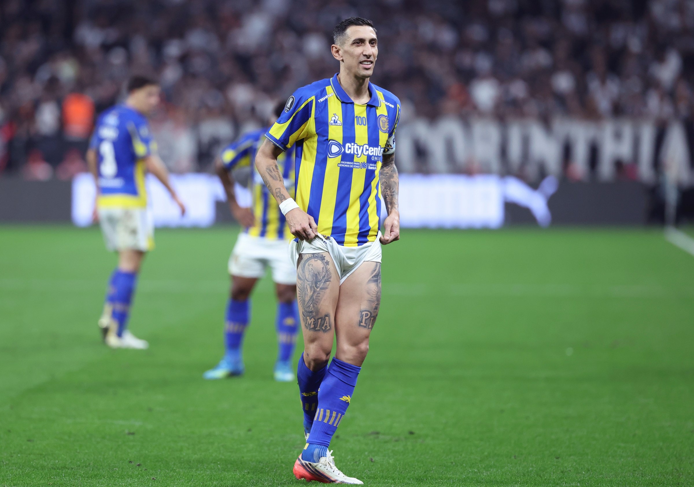 Di María provoca Corinthians ao exibir tatuagem do título da Copa
