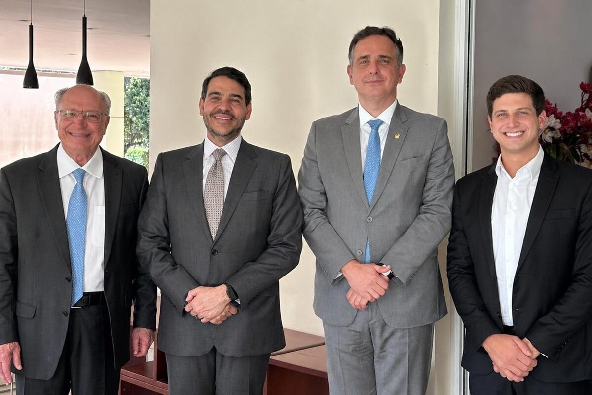 Messias recebe apoio de PSB na véspera de sabatina no Senado