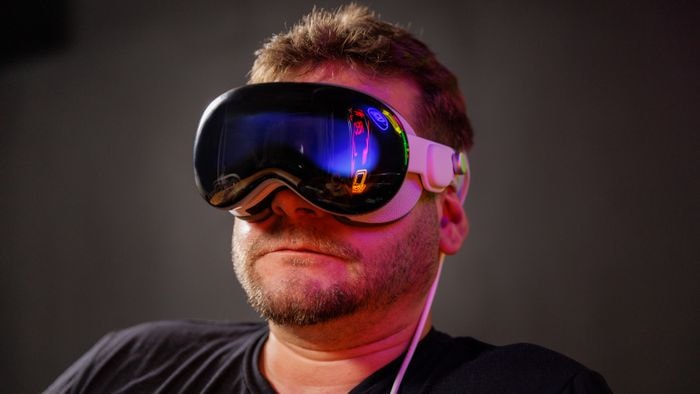 Apple pode deixar Vision Pro de lado para focar em óculos com IA, diz analista