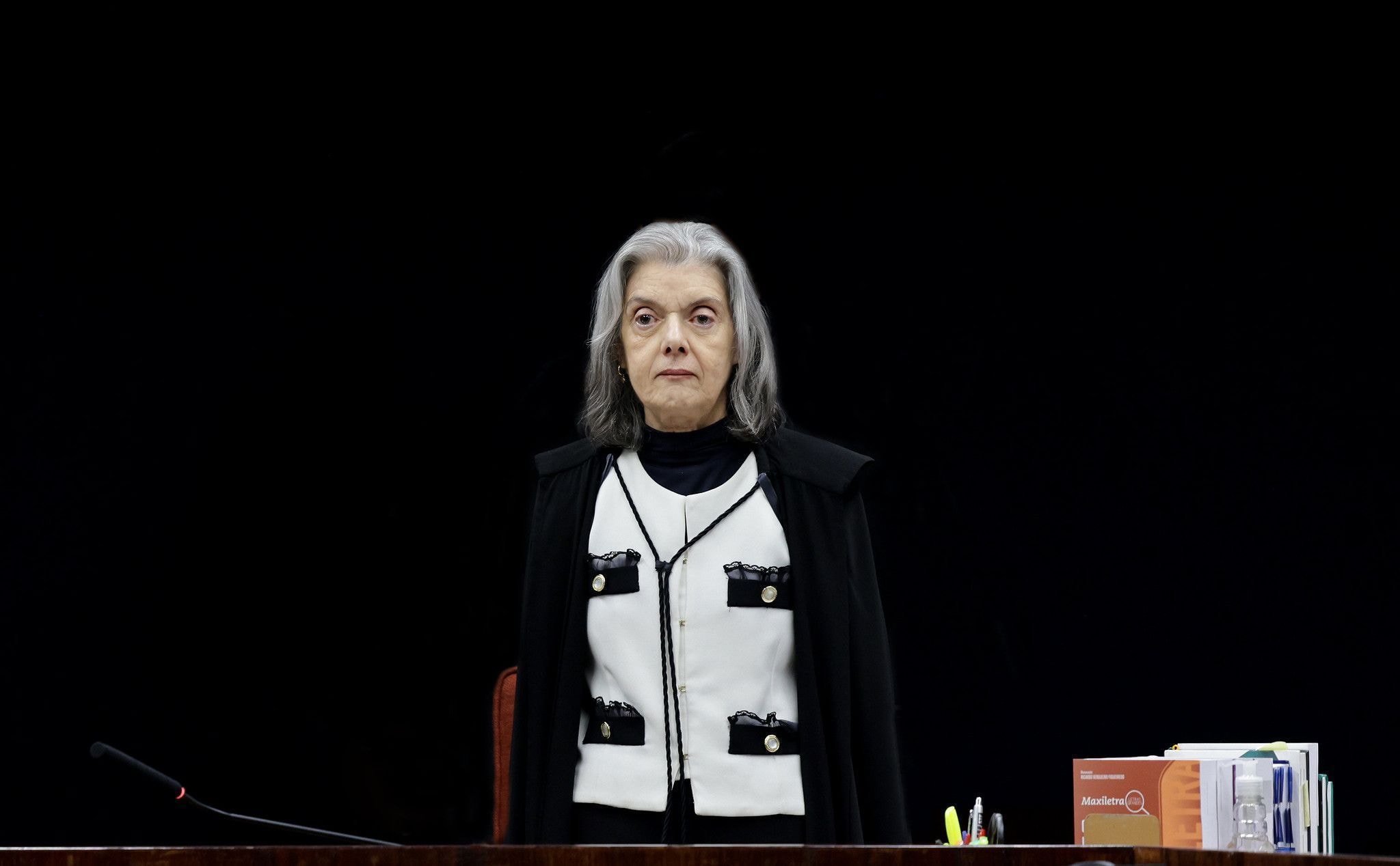 Dino questiona “promessa” de encerrar inquéritos em meio a crise no STF
