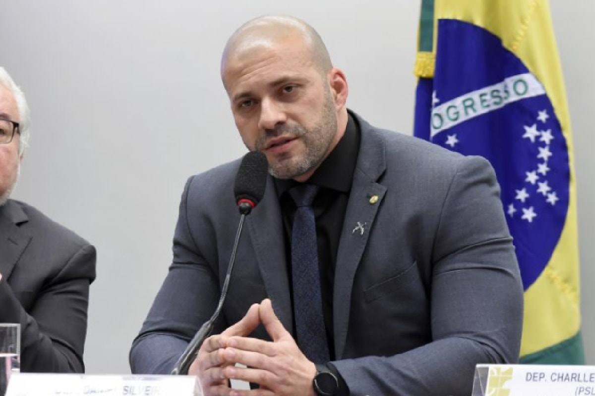 Moraes manda emitir atestado de pena atualizado de Daniel Silveira