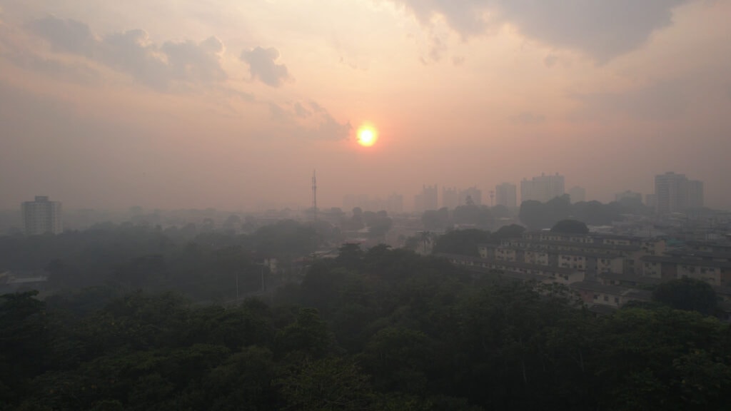 Manaus sufoca com o ar mais tóxico do mundo