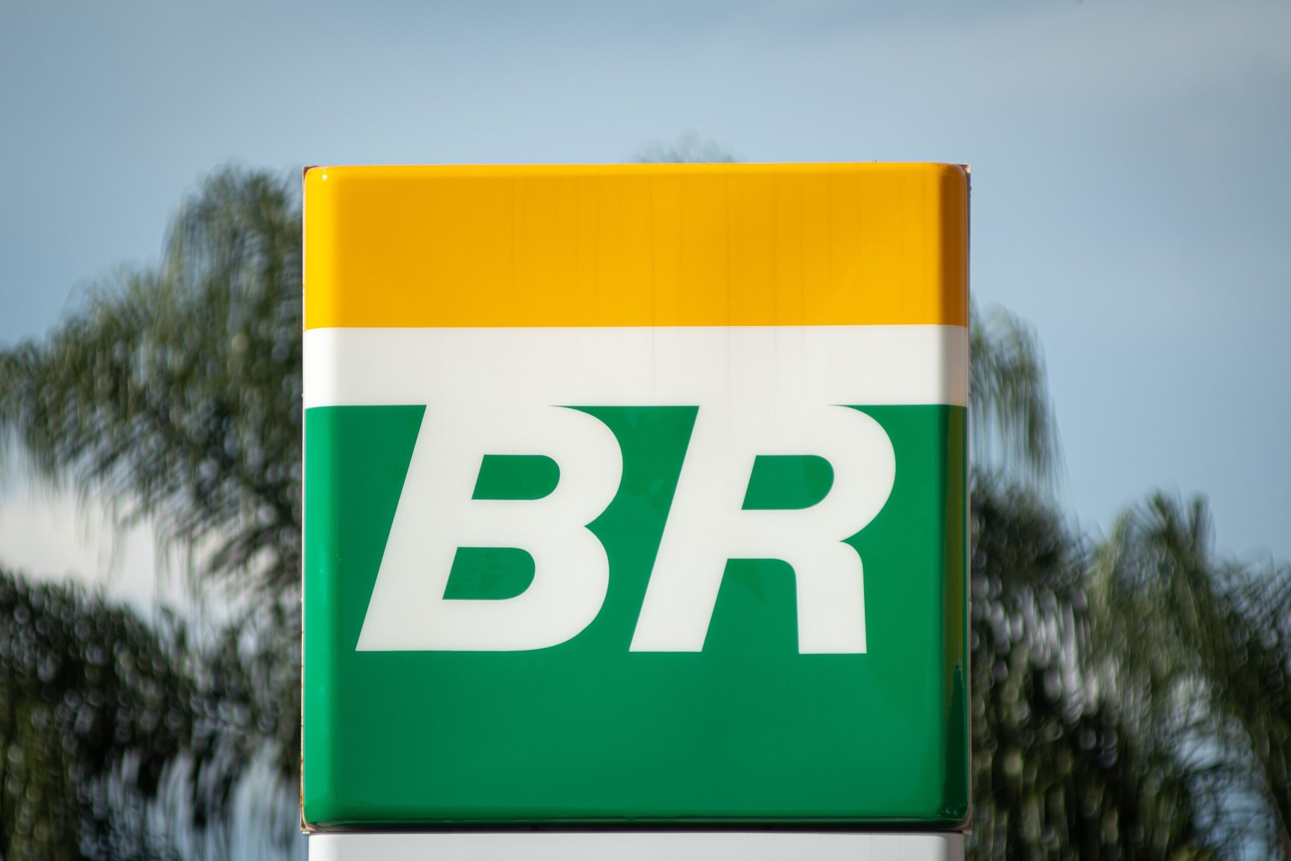 Petrobras irá reduzir preço do litro do diesel em R$ 0,35 nesta segunda