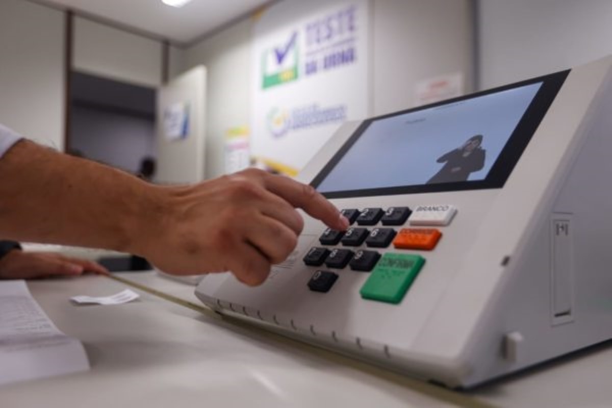 TRE-DF avisa eleitores que tiveram mudança no local de votação por mensagem
