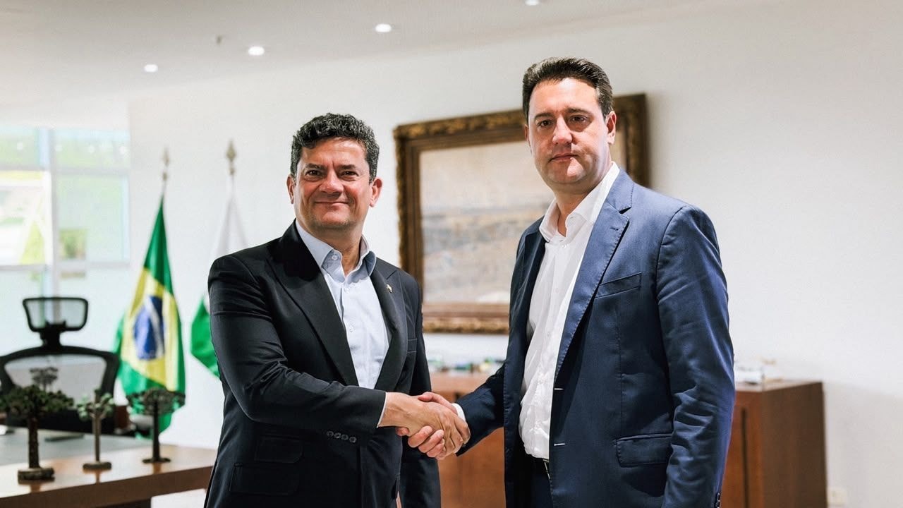 Governador eleito no PR, Sergio Moro vota no 2º turno em Curitiba