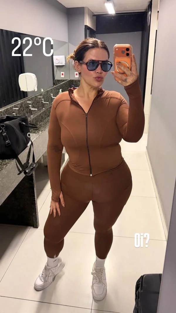 Thais Carla impressiona ao posar com look fitness após perder 101 kg