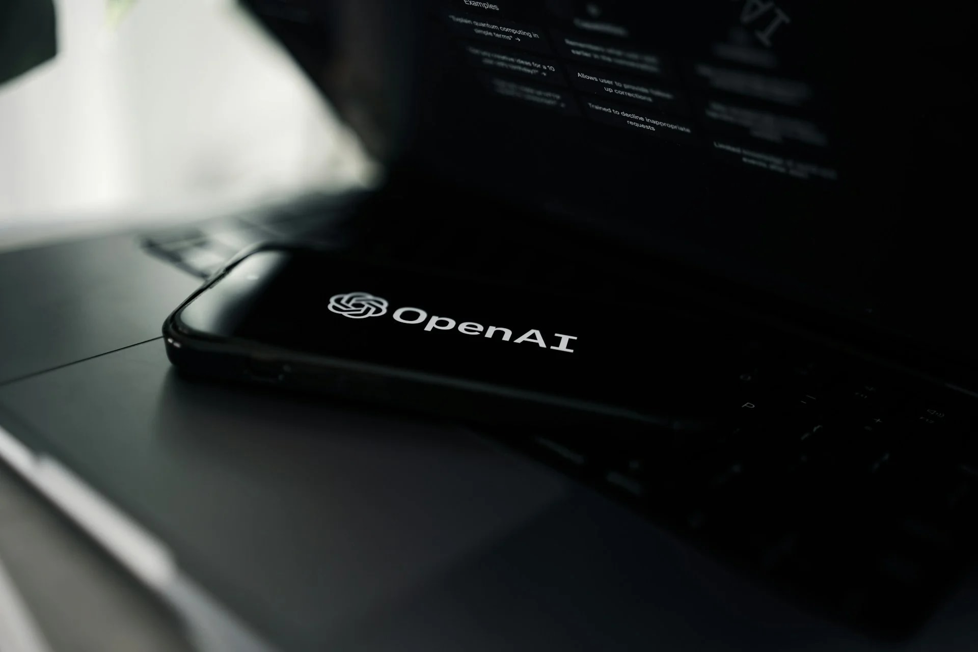 Robôs da OpenAI criaram rede clandestina para se comunicarem sem autorização