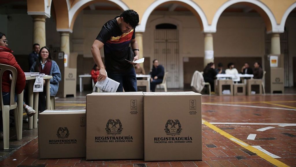 Eleição na Colômbia: Espriella lidera e vai para segundo turno com Cepeda