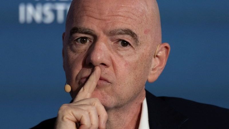 Presidente da CAF reforça apoio a Infantino antes de eleição na Fifa