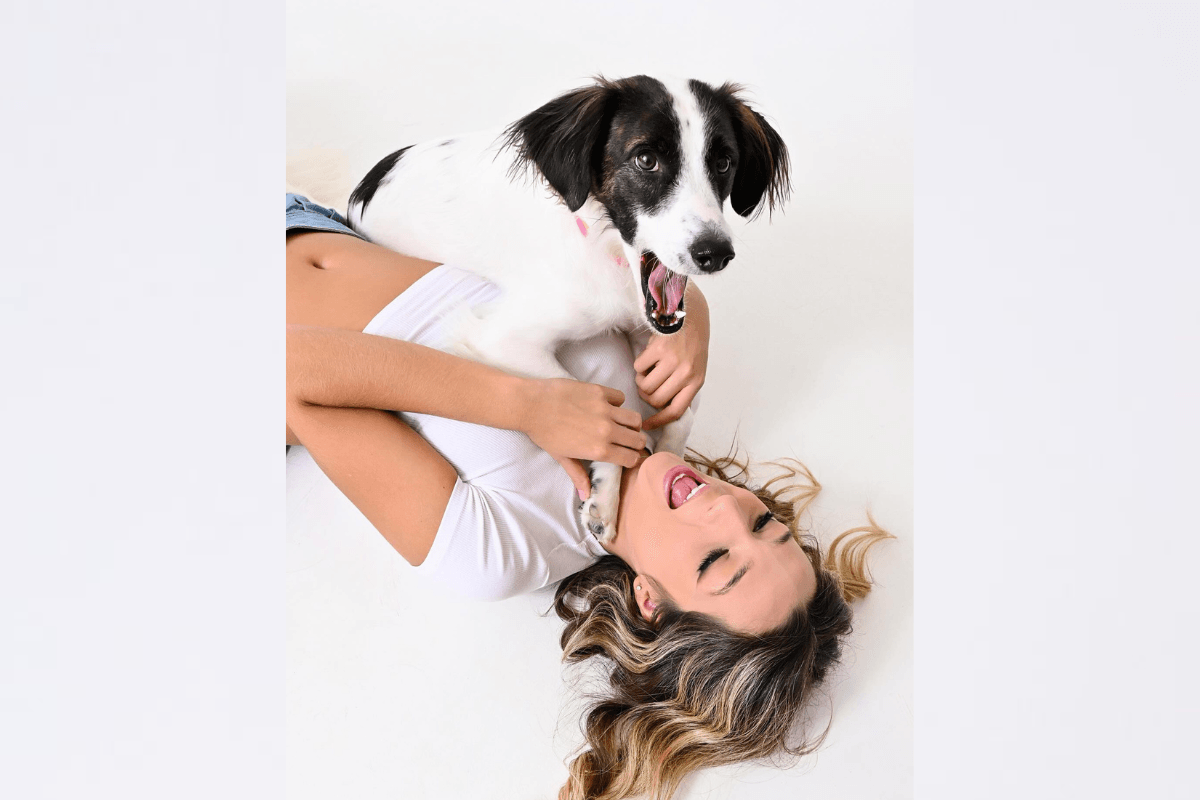 Ex-BBB Samira Sagr mostra superação de cão após amputação