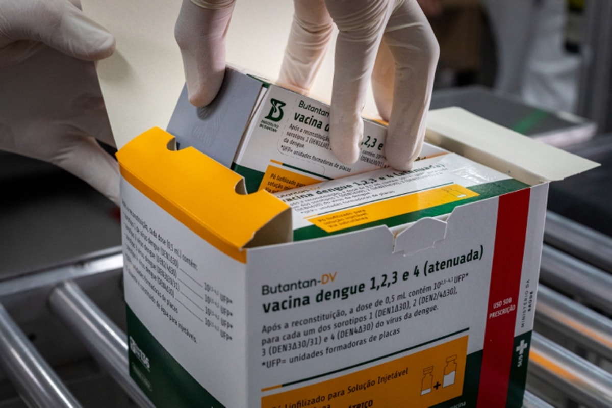 Mortes suspeitas após vacina da dengue são de profissionais da Saúde