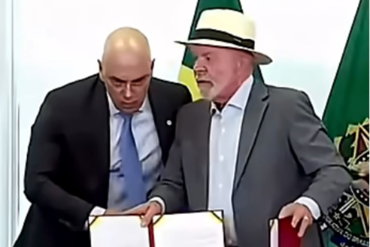 “Vamos tomar um café”, diz Lula a Moraes após evento no Palácio do Planalto
