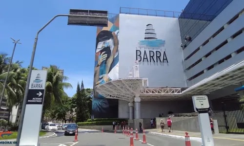 Shopping de Salvador se posiciona após foto de condenado por massacre