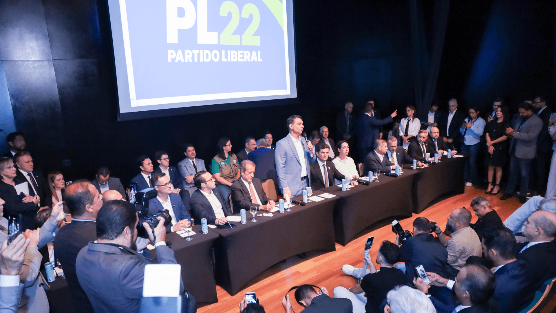 PT vê oportunidade de impor desgaste político a Flávio além da esquerda