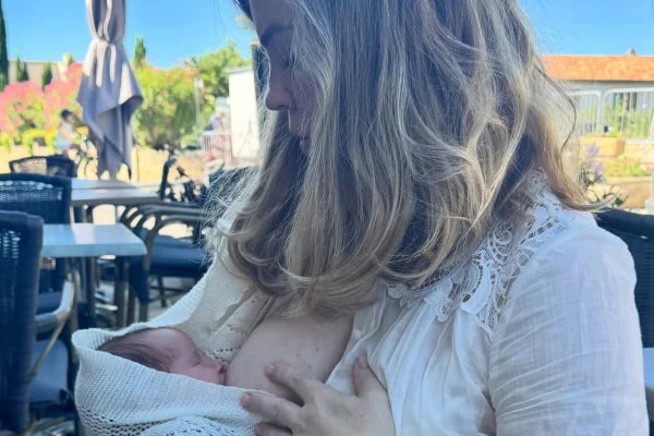Atriz de Grey's Anatomy mostra filho pela 1ª vez após gestação secreta