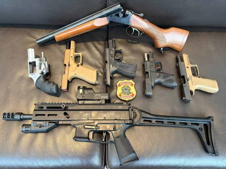 PF apreende 7 armas em busca e apreensão contra Mario Frias