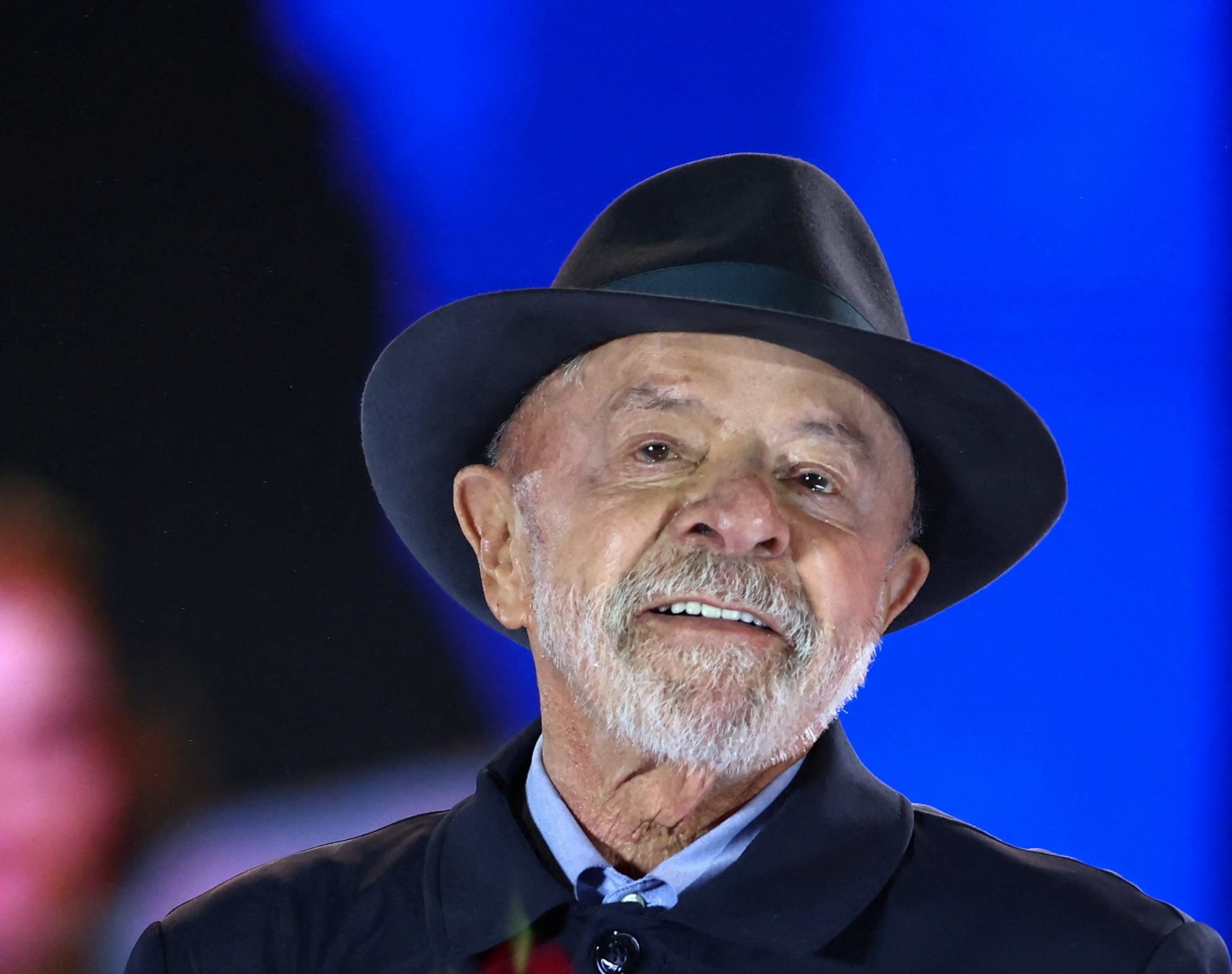 Lula diz que bancos não podem enviar cartão sem pedido e chama juros de roubalheira