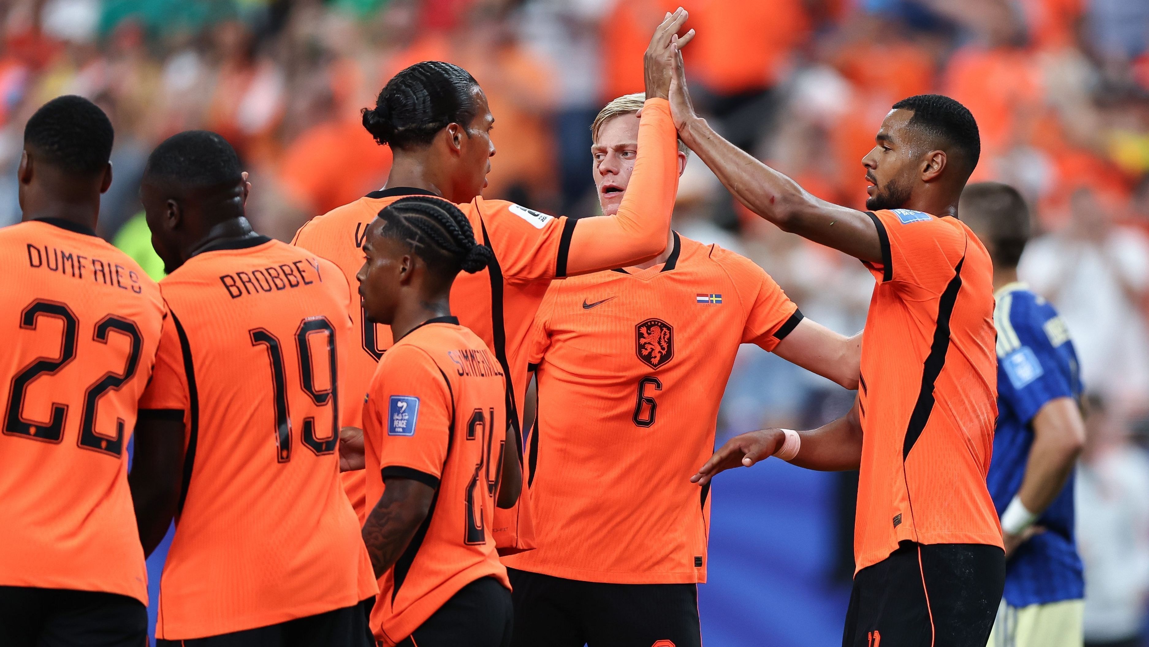 Torcida da Holanda toca música brasileira antes de partida na Copa; assista