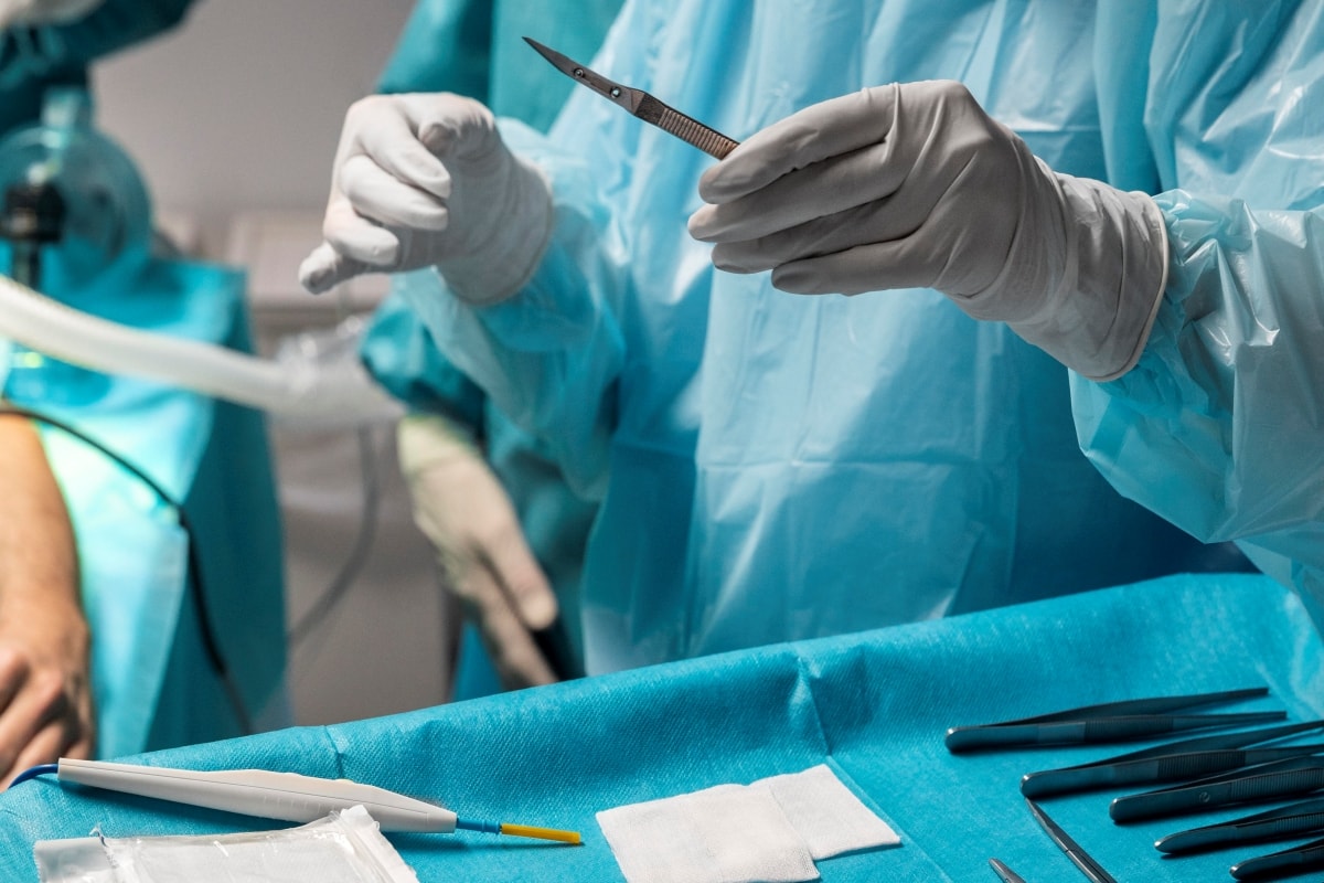 Japão faz cirurgia inédita com células-tronco no músculo do coração