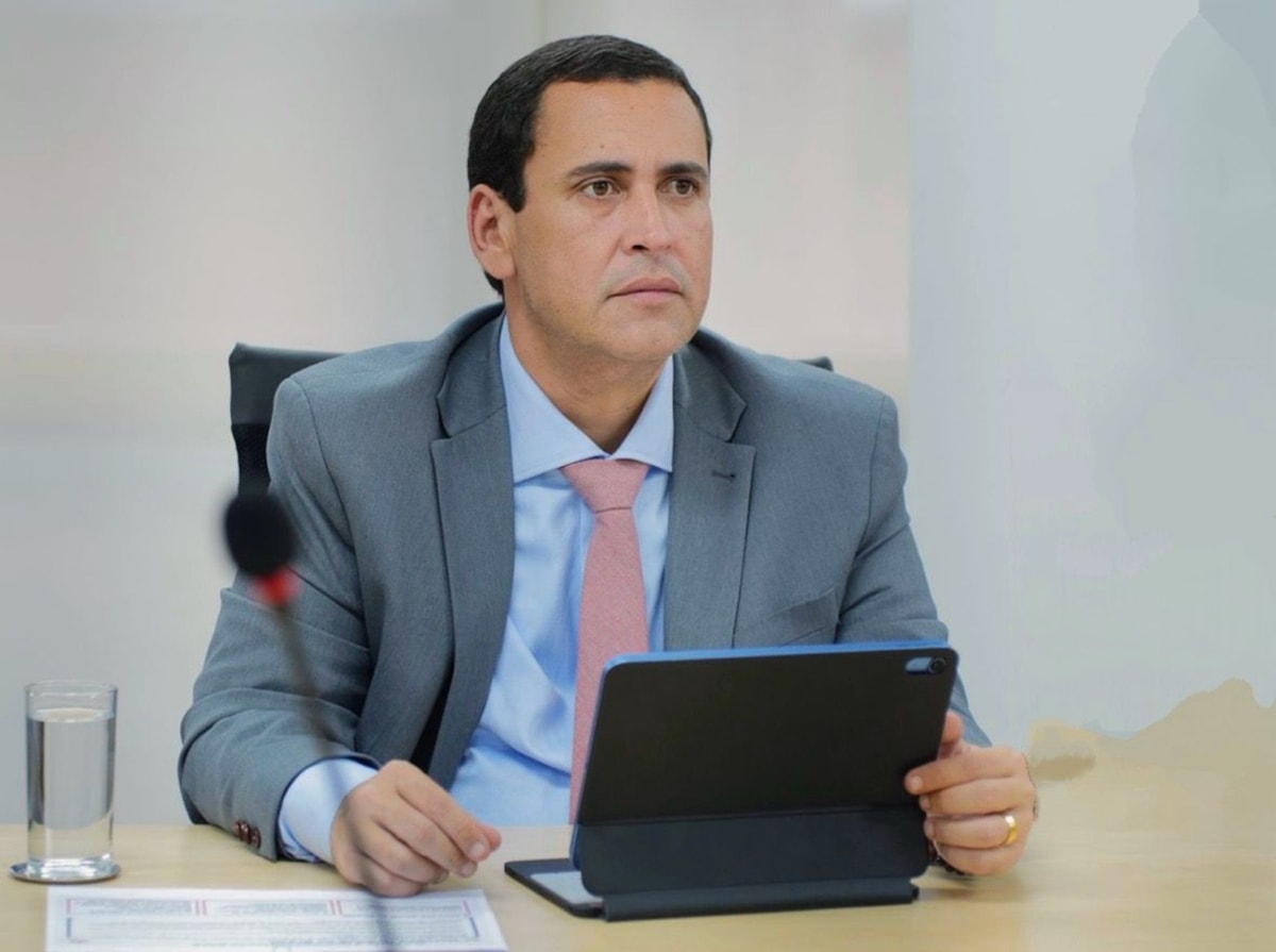 PT cobra pronunciamento do TSE após Flávio se declarar "presidente eleito"
