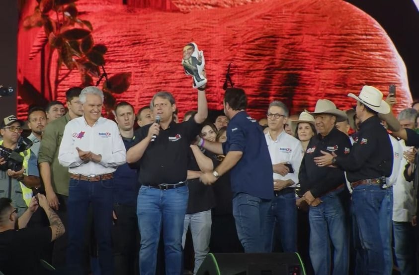 Sem citar Bukele, Tarcísio apoia endurecimento de penas