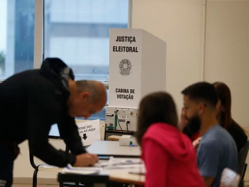 Trabalhador pode se ausentar do emprego para votar; veja o que diz a lei