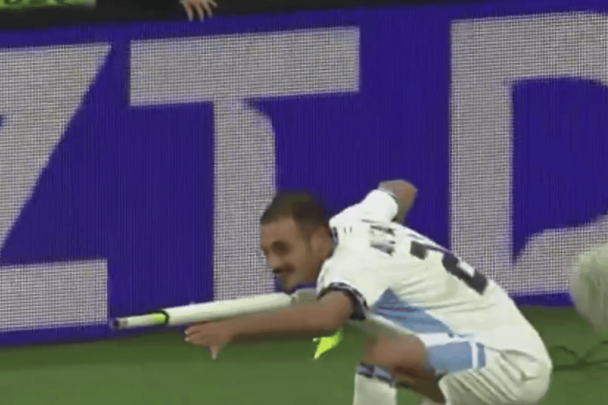 Nations League: jogador de Israel é expulso após "dar tiro" em comemoração