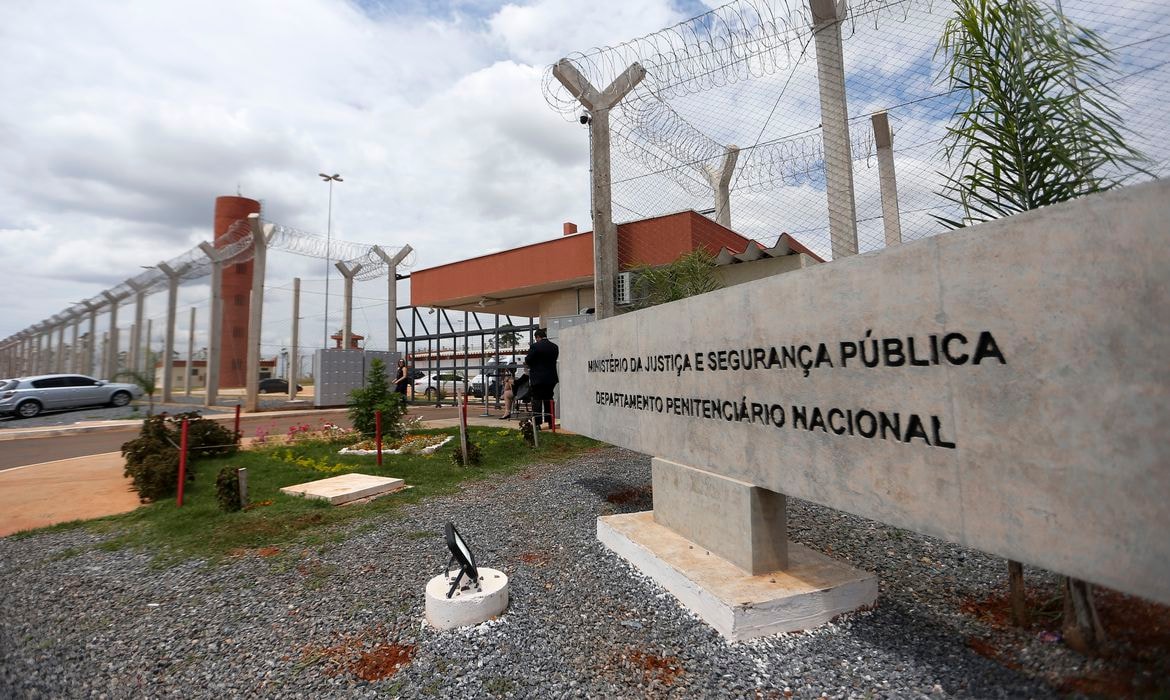 Operação mira 18 alvos por tráfico de drogas e ligação com o PCC no Paraná