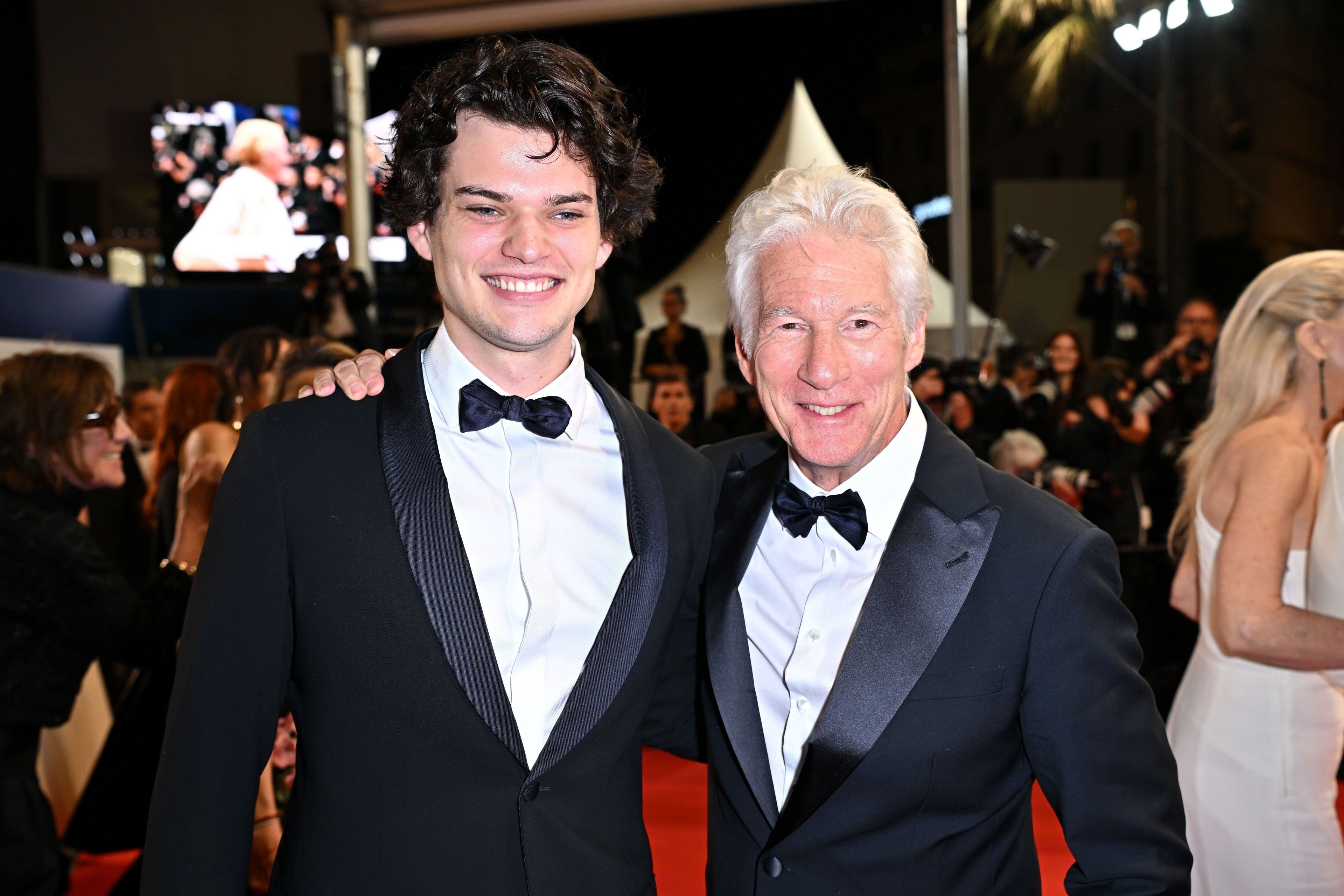 Galã de Hollywood, Richard Gere faz raro post com esposa e filhos