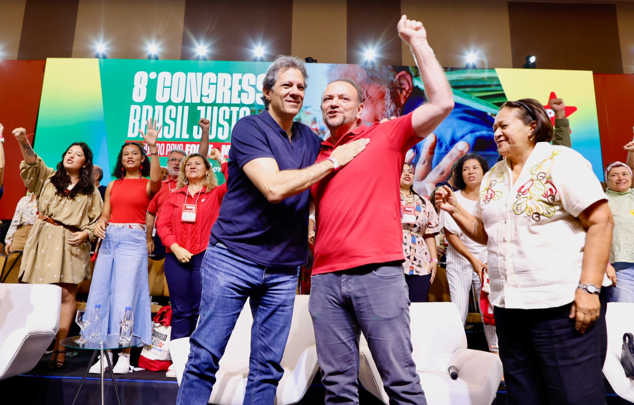 PT fala em ser “antissistema” e quer colar Bolsonaro à velha política