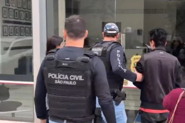 Professor de futsal é preso por crimes contra adolescentes na internet