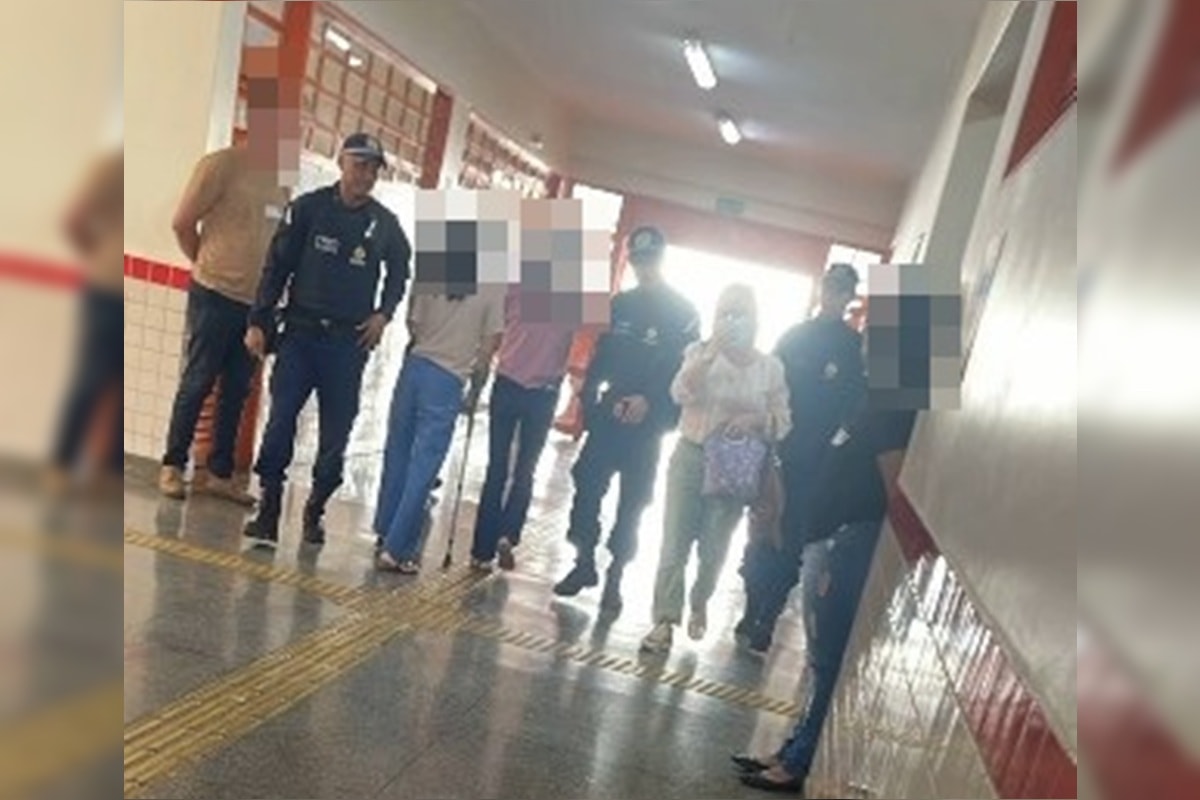Mesária é presa no DF suspeita de fazer campanha para Lula dentro de escola