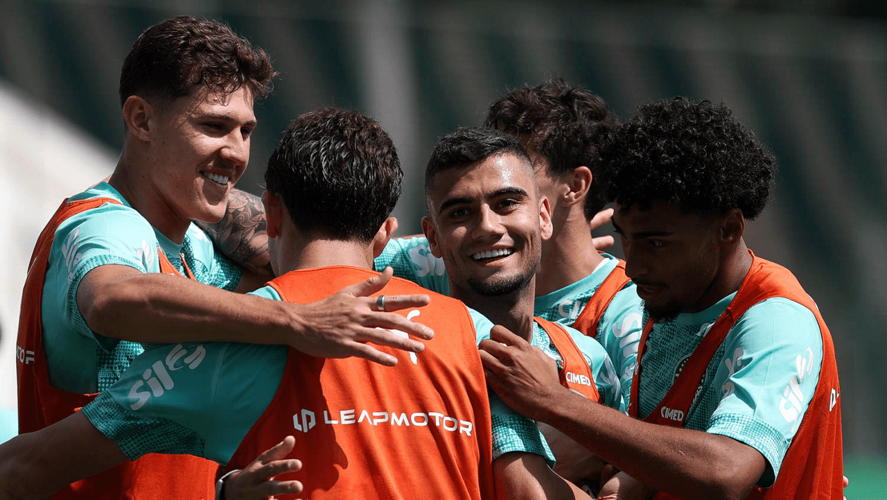 Quando Paulinho volta ao Palmeiras? Entenda a situação do jogador