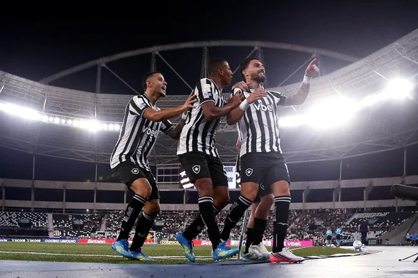 Botafogo e Fluminense ficam no empate em clássico pelo Brasileirão