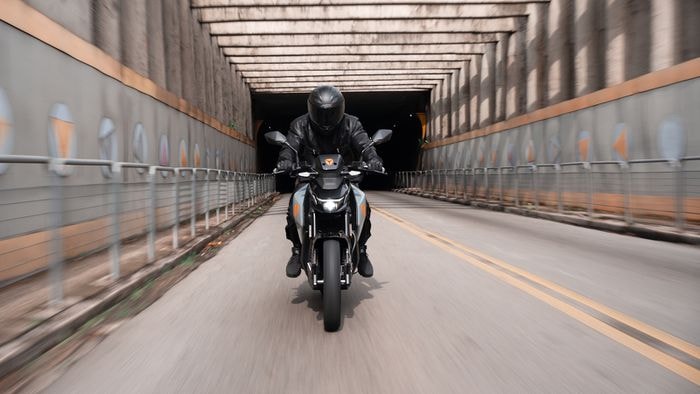 Emplacamento de motos elétricas dispara no Brasil em 2026