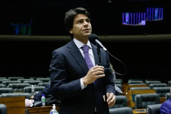 Paes entra em campo para alinhar chapa com Benedita e Pedro Paulo