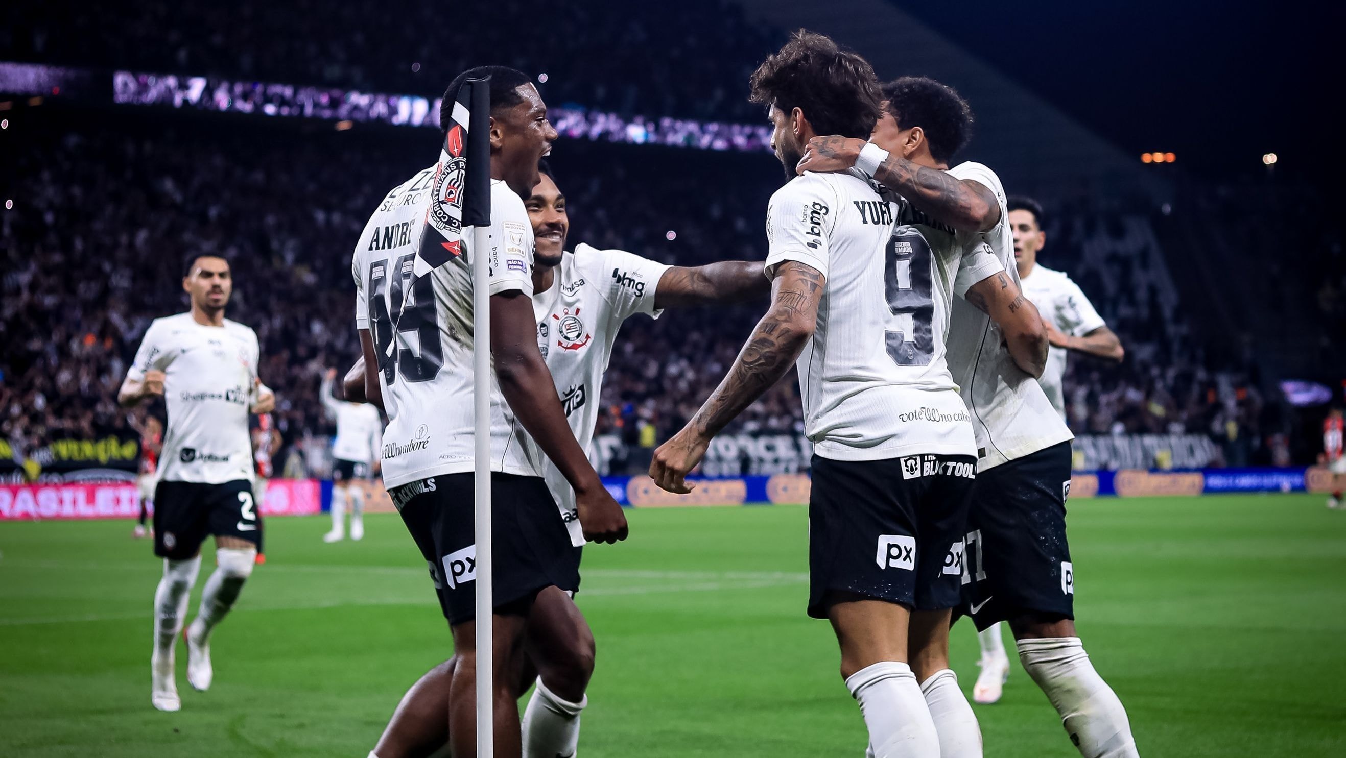 Coritiba demite o técnico Fernando Seabra após derrota para o Grêmio