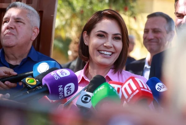 Michelle lidera como favorita ao Senado pelo DF, diz pesquisa Igape